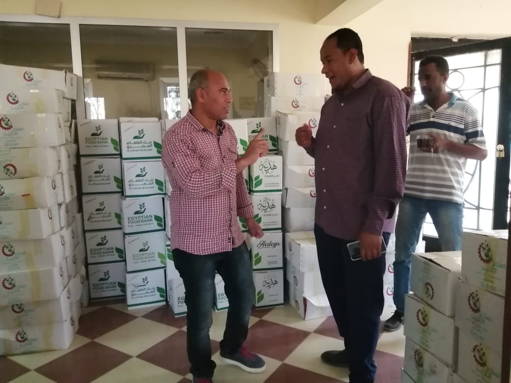 توزيع 290 كرتونة مواد غذائية على الأسر الأكثر إحتياجاً بمدينة الطود