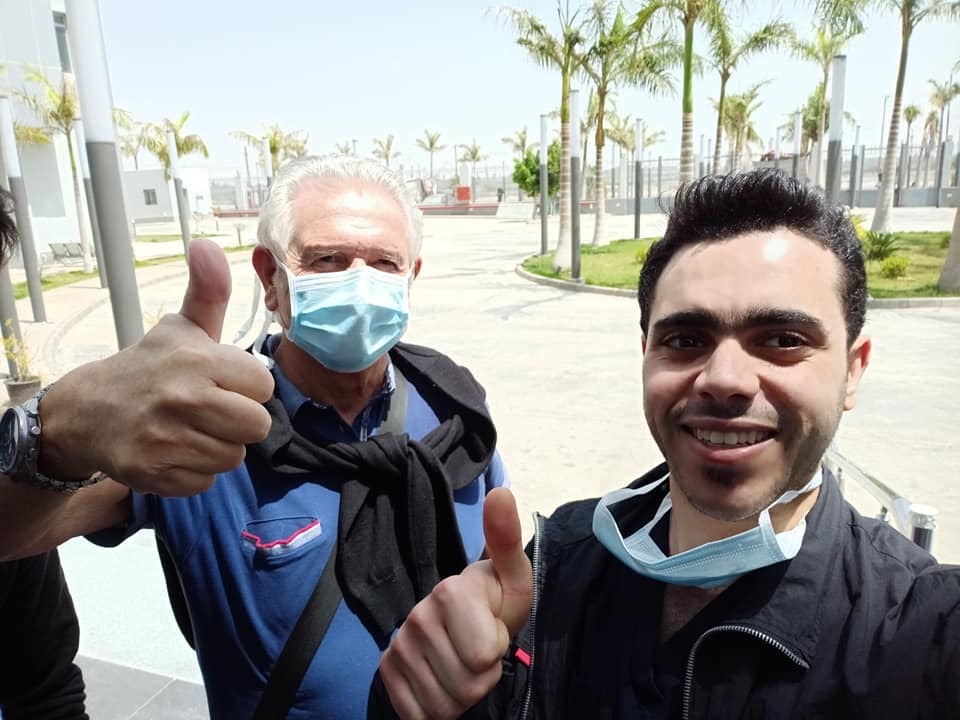 فرحة إيطالي بشفائه من كورونا في مستشفى أبو خليفة للحجر الصحى بالإسماعيلية (2)
