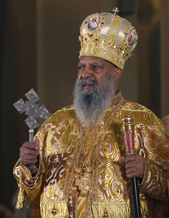 الأب ماثياس  بطريرك الأرثوذكس الإثيوبيين يقود خطبة عشية عيد الفصح في كاتدرائية الثالوث المقدس أديس أبابا (1)
