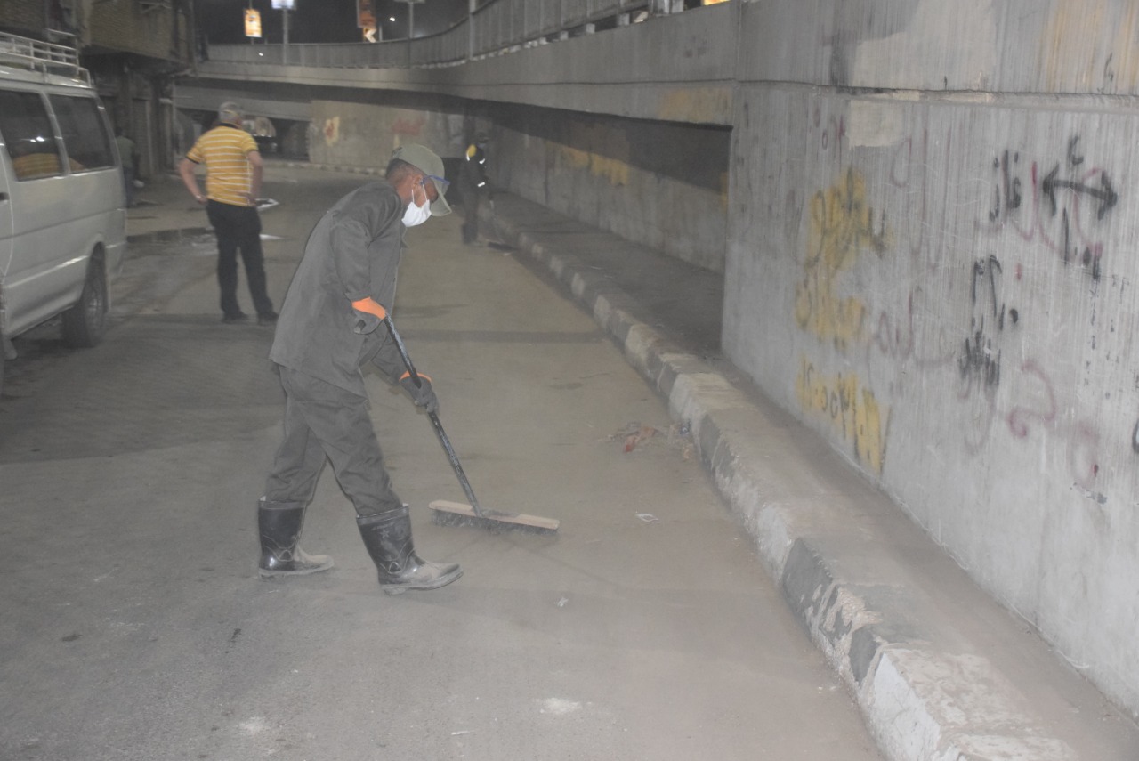 حملات النظافة ليلاً بشوارع مدينة الأقصر
