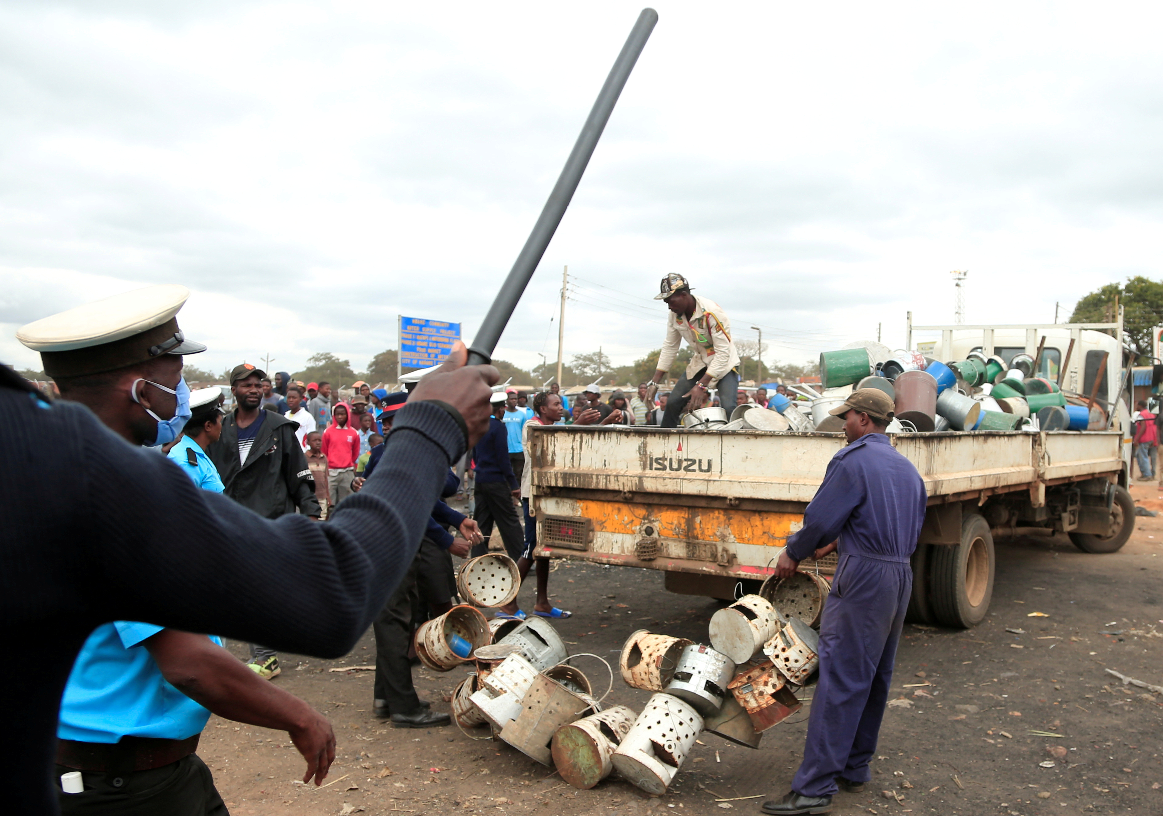 الشرطة تزيل سوق فى زيمبابوى خوفا من كورونا