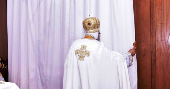 البابا خلال تمثيلية القيامة