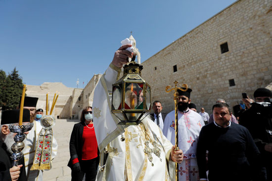 استقبال النور المقدس فى كنيسة المهد بفلسطين