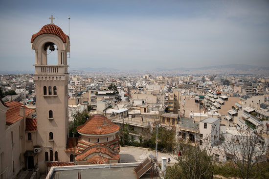 ساحة كنيسة في عيد الفصح في أثينا