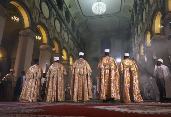 الأب ماثياس  بطريرك الأرثوذكس الإثيوبيين يقود خطبة عشية عيد الفصح في كاتدرائية الثالوث المقدس أديس أبابا (3)