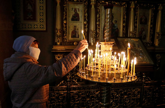 خدمة عيد الفصح الأرثوذكسي في دونيتسك فى أوكرانيا