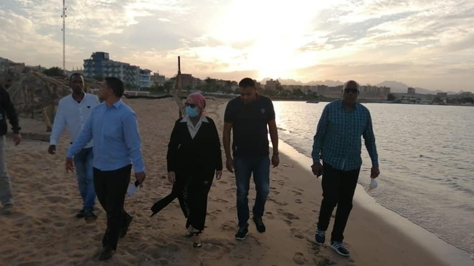 جولة رئيس مدينة سفاجا على الشواطئ (5)