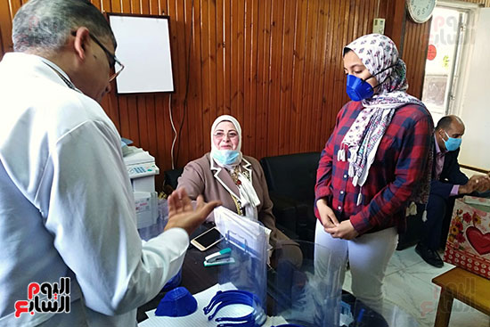 طالبة بكفر الشيخ تصمم قناعا لحماية الطاقم الطبى من كورونا (2)