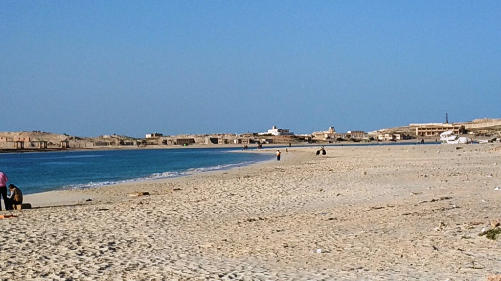 محافظة مطروح تغلق الشواطئ وتوجه لقرى ومنتجعات الساحل الشمالي بمنع التجمعات  (1)