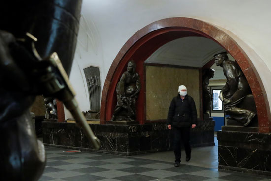 مدخل أحد المحطات الرئيسية للمترو فى موسكو
