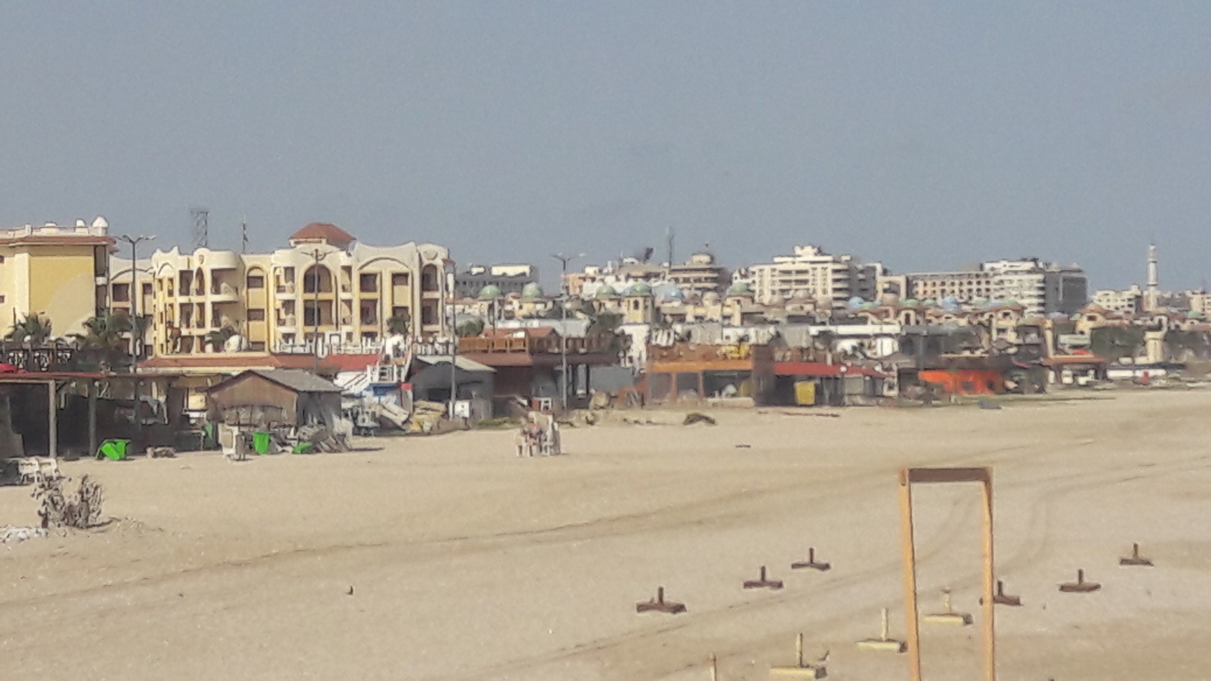 شواطئ بورسعيد بلا مواطنين (4)