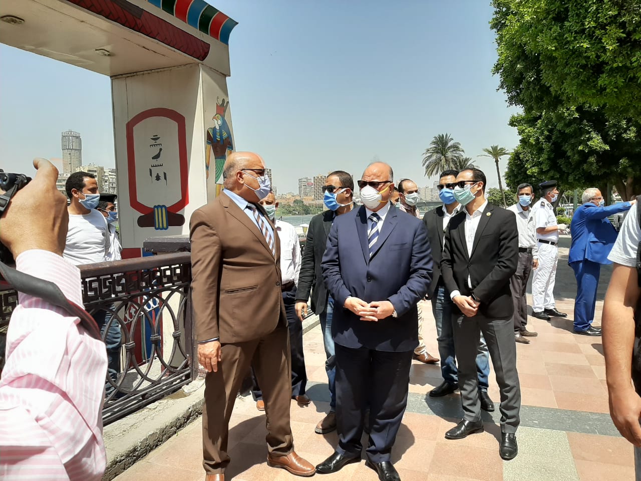 محافظ القاهرة يتفقد شوارع العاصمة لمتابعة الالتزام بقرارت شم النسيم (3)