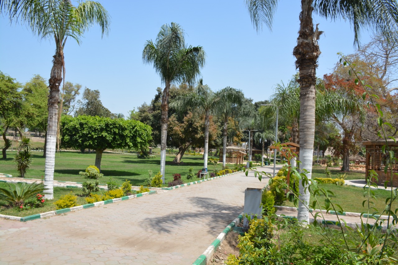 حدائق القناطر الخيرية خلال حظر الزوار