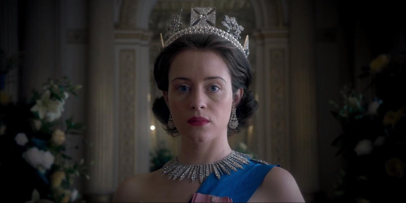 Claire Foy في شخصية الملكة اليزابيث