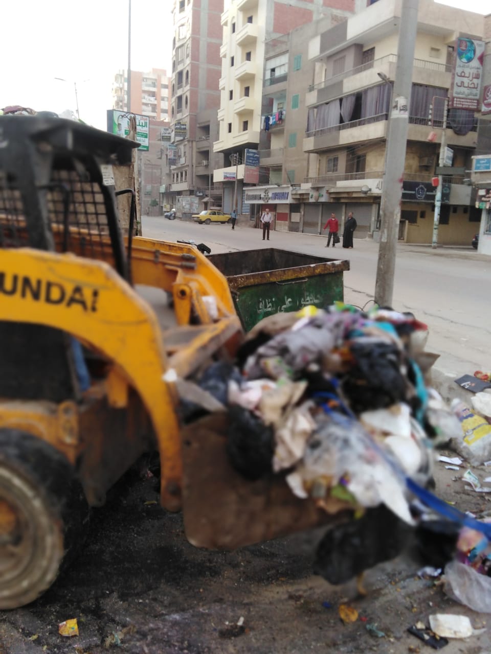 حملات مكثفة لرفع القمامة وتطهير شوارع حي ثاني  (2)