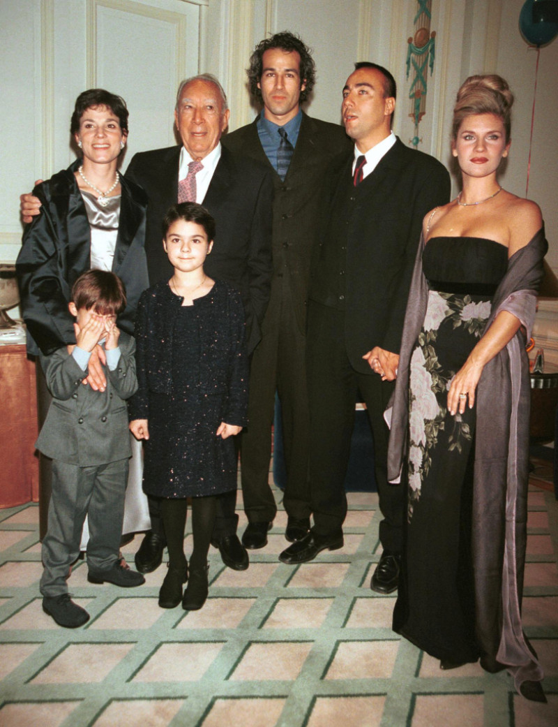 انطوني كوين وعائلته