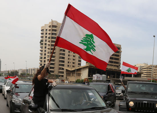 احتجاجات-لبنانيين-تزامنا-مع-أولى-جلسات-البرلمان-فى-أزمة-كورونا