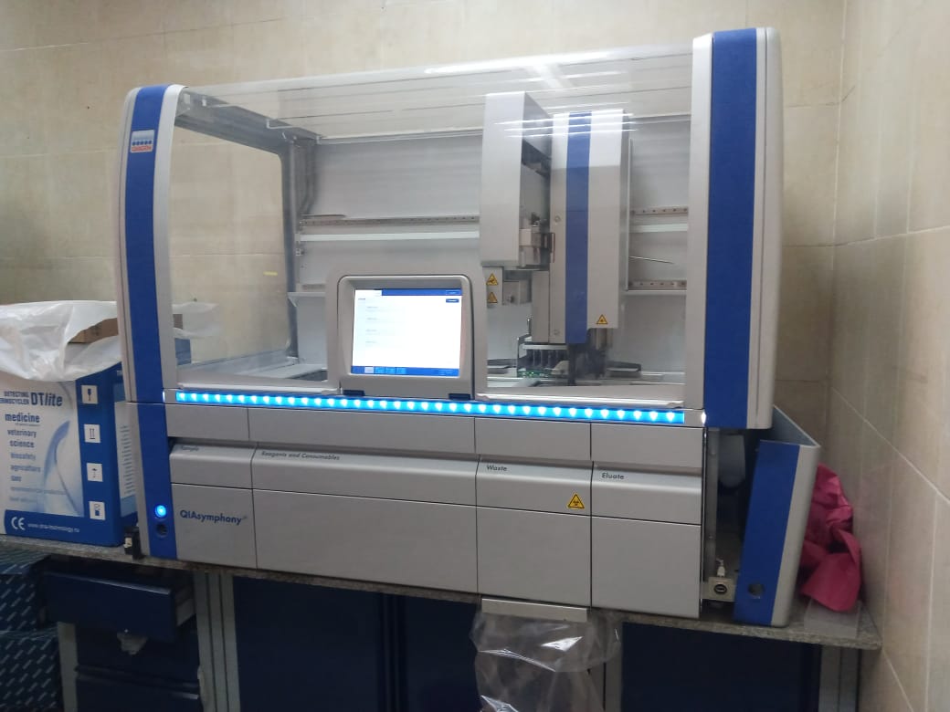 وصول جهاز PCR بمستشفى أخميم المركزى بسوهاج لتحليل عينات الكورونا (3)