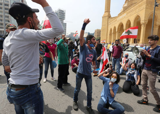 مسيرات احتجاجية للبنانيين  (2)