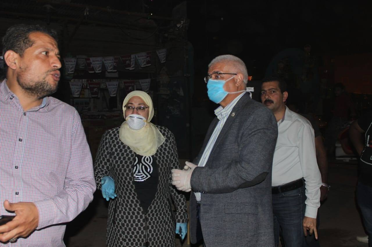نائب محافظ القاهرة تشرف على حملة النظافة وتوزع أدوات وقاية على العمال (5)