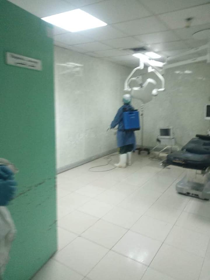 جانب من عمليات التطهير داخل مستشفى الأقصر الدولى