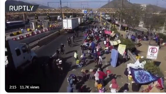 المهاجرون يفترشون الطرق فى بيرو