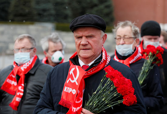 أعضاء الحزب الشيوعى الروسى يحيون ذكرى ميلاد لينين