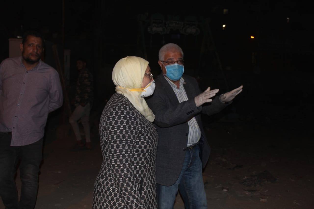 نائب محافظ القاهرة تشرف على حملة النظافة وتوزع أدوات وقاية على العمال (3)
