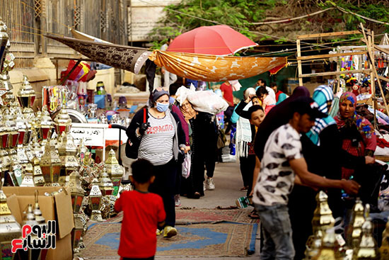 فوانيس رمضان تزين شوارع السيدة زين (5)