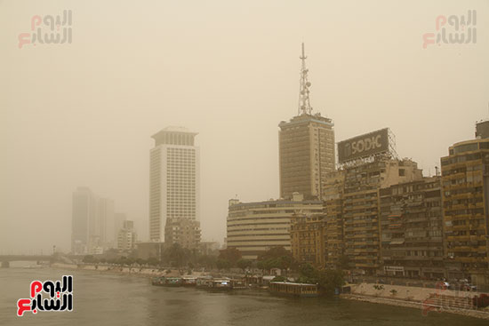 عاصفة ورياح مثيرة للرمال والأتربة تحجب الرؤية بالقاهرة والمحافظات