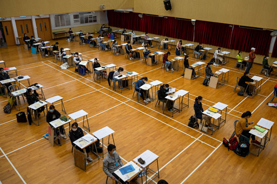 79888-صورة-تظهر-المسافات-بين-الطلاب-أثناء-الامتحان