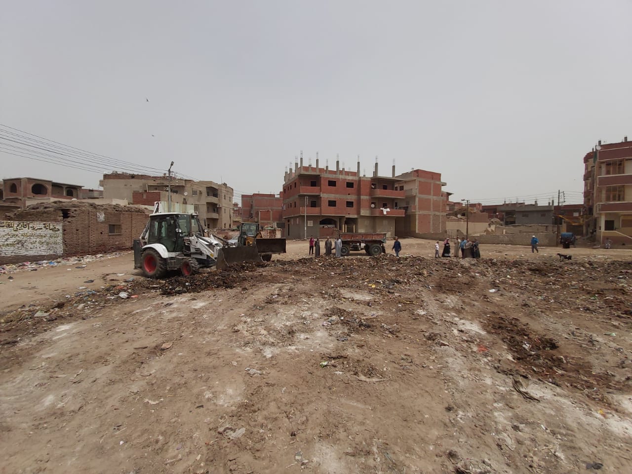 إزالات تراكمات قمامة تاريخية بقرية دماط بقطور (3)