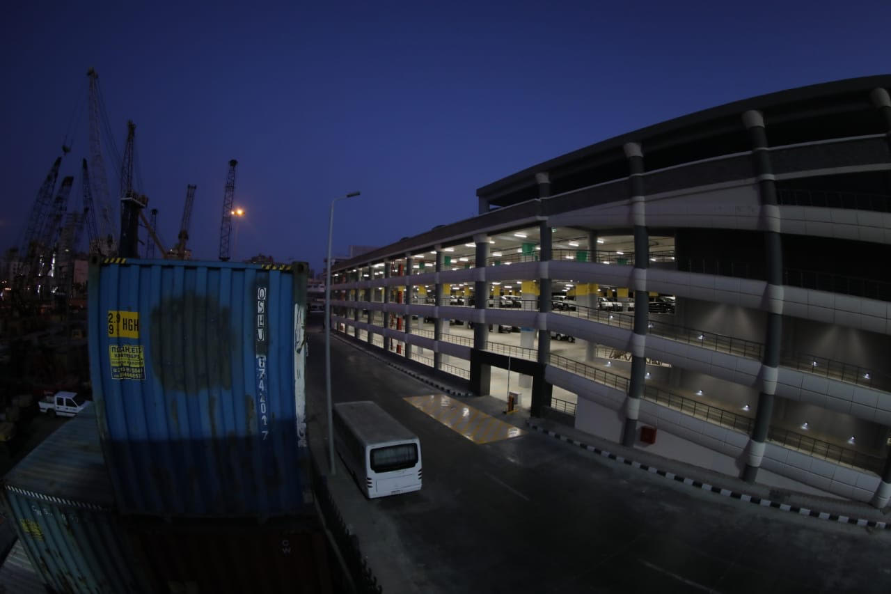 جولة وزير النقل بأكبر جراج متعدد الطوابق بالإسكندرية  (6)