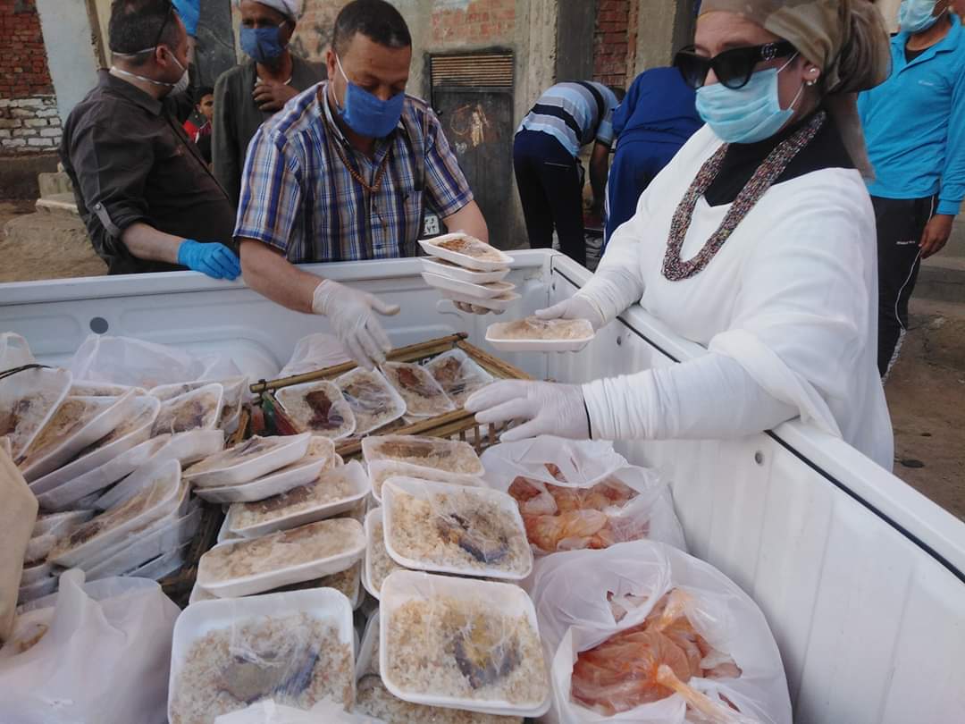تضامن بنى سويف توزع 1000 وجبة ساخنة و500 حقيبة سلع بالقرى (4)