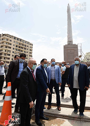 رئيس الوزراء يتفقد أعمال التطوير  فى ميدان التحرير  (15)