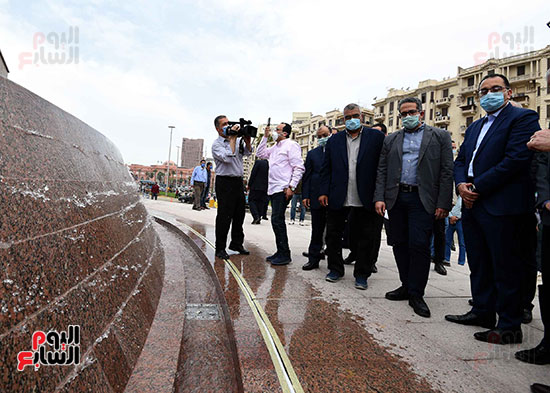 رئيس الوزراء يتفقد أعمال التطوير  فى ميدان التحرير  (10)
