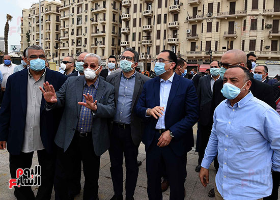 رئيس الوزراء يتفقد أعمال التطوير  فى ميدان التحرير  (4)