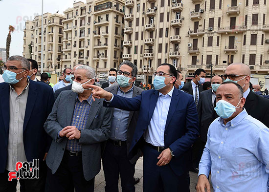 رئيس الوزراء يتفقد أعمال التطوير  فى ميدان التحرير  (3)