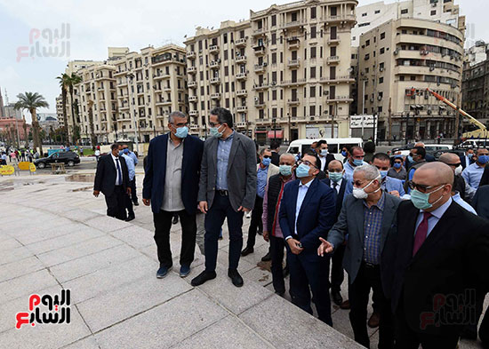 رئيس الوزراء يتفقد أعمال التطوير  فى ميدان التحرير  (8)