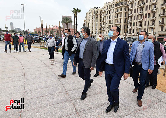 رئيس الوزراء يتفقد أعمال التطوير  فى ميدان التحرير  (5)