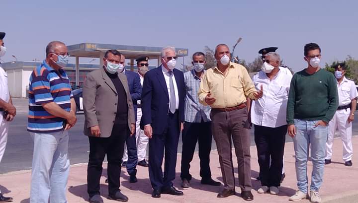 محافظ جنوب سيناء أثناء تفقد المشروعات الخدمية برأس سدر (4)