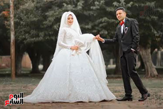 20532-العريس-محمد-عبد-النجار-وزوجته-خلال-السيشن