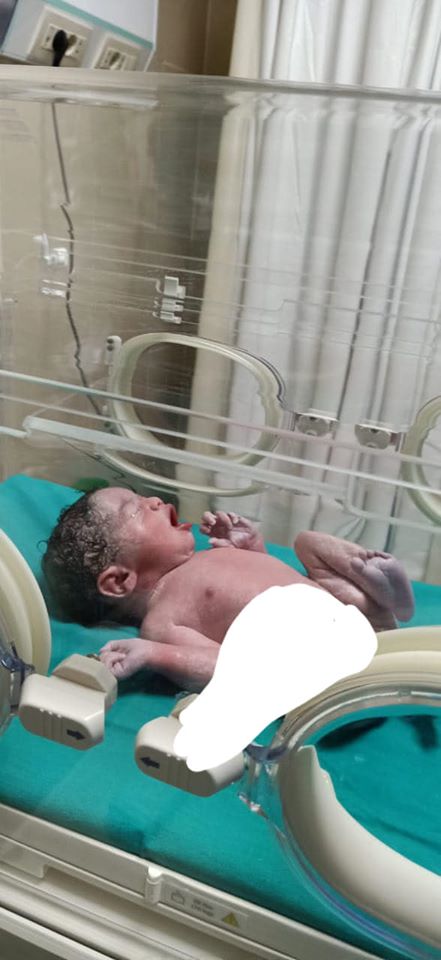 الطفل المولود الجديد داخل المستشفى