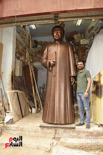 نحات قبطى يصمم تمثال شيخ الأزهر الإمام المراغى (5)