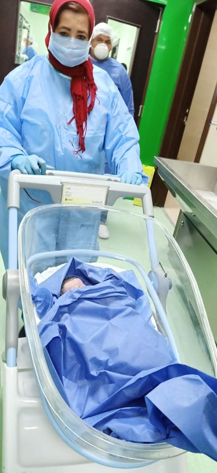 مديرة المستشفى ترعى المولود الجديد باإسنا