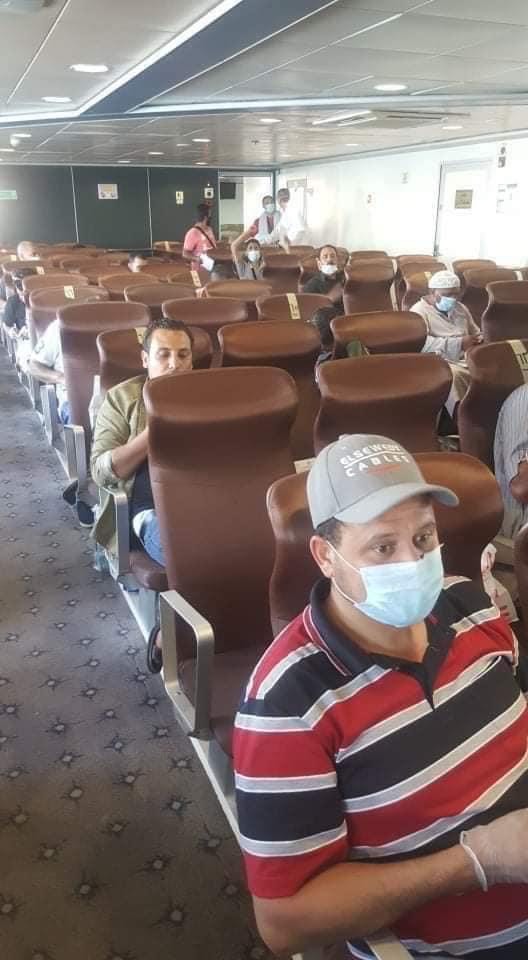 ميناء سفاجا يستقبل عبارة تقل 151 راكبا مصريا من العالقين بالسعودية (2)