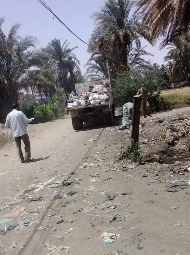 جانب من رفع المخلفات والقمامة بشوارع قرى الأقصر