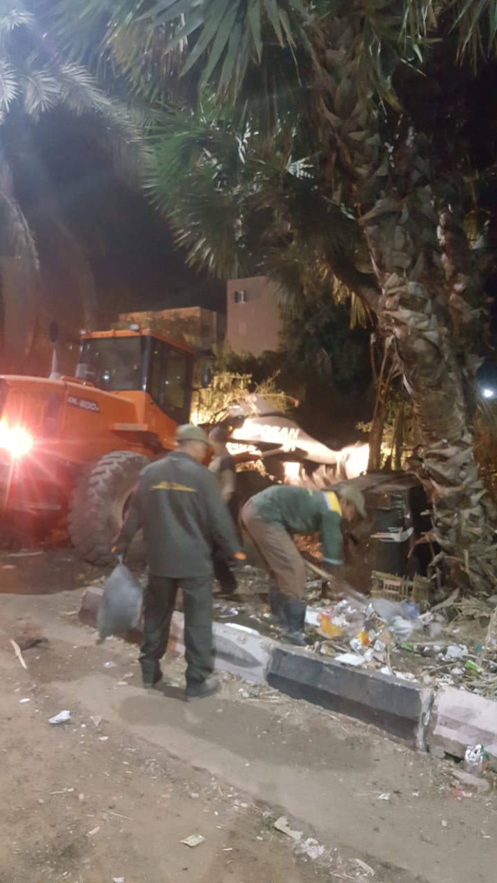 حملات النظافة الليلية بشوارع مدينة الأقصر