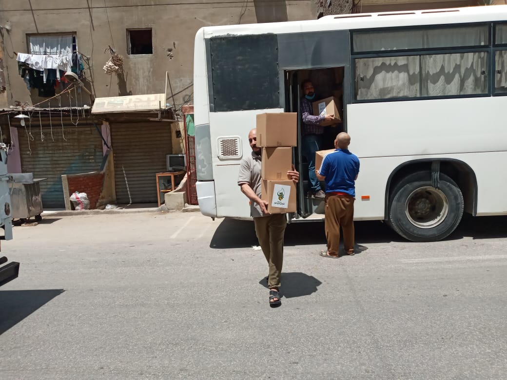 جامعة حلوان تطلق حملة لدعم العمالة اليومية بمنطقة المعصرة  (1)