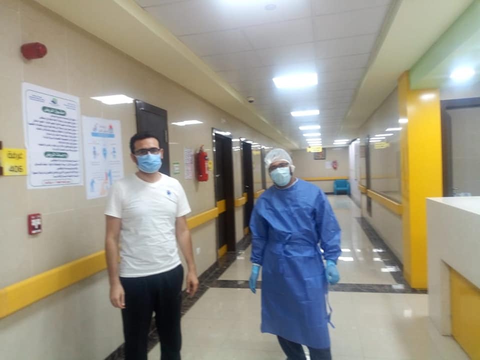 جانب من خروج المصابين من المستشفى بعد شفاؤهم